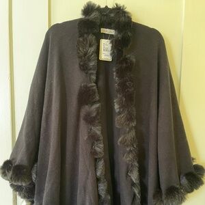 LA FIORENTINA Faux Fur Ruana